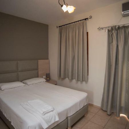 T'Aloni Otel Chortáta Dış mekan fotoğraf