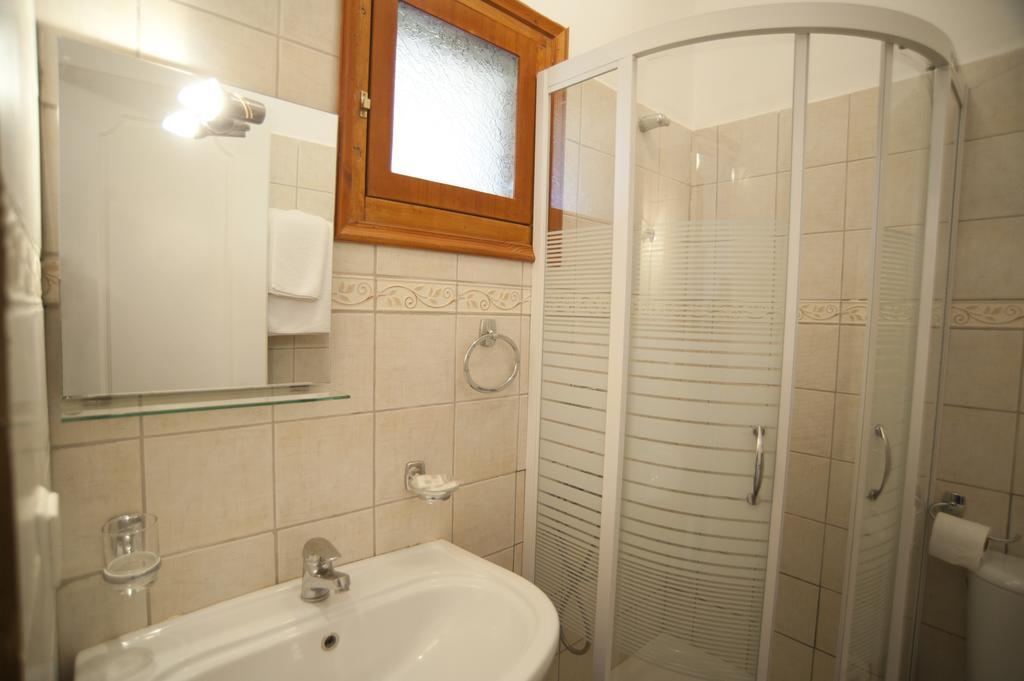 T'Aloni Otel Chortáta Dış mekan fotoğraf