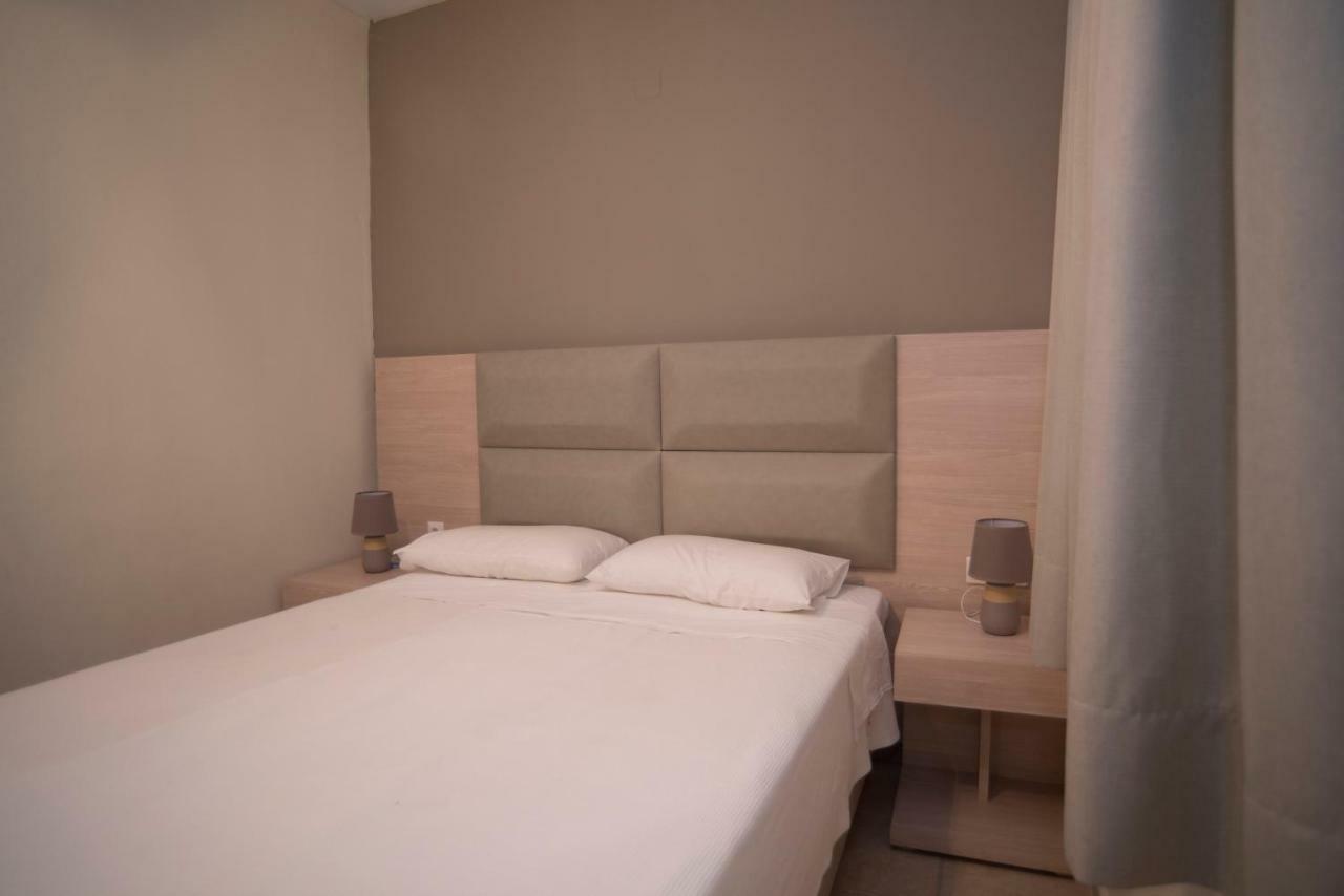 T'Aloni Otel Chortáta Dış mekan fotoğraf