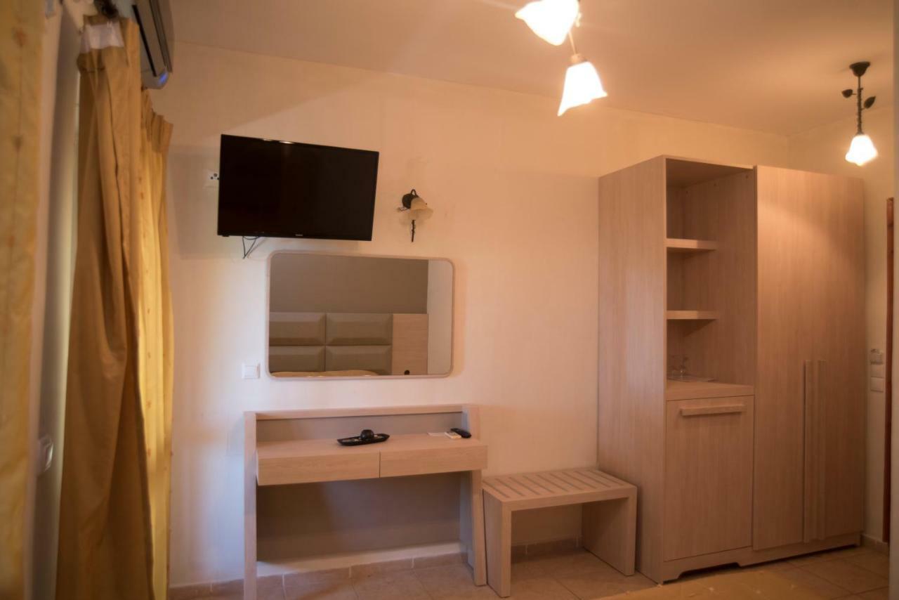 T'Aloni Otel Chortáta Dış mekan fotoğraf