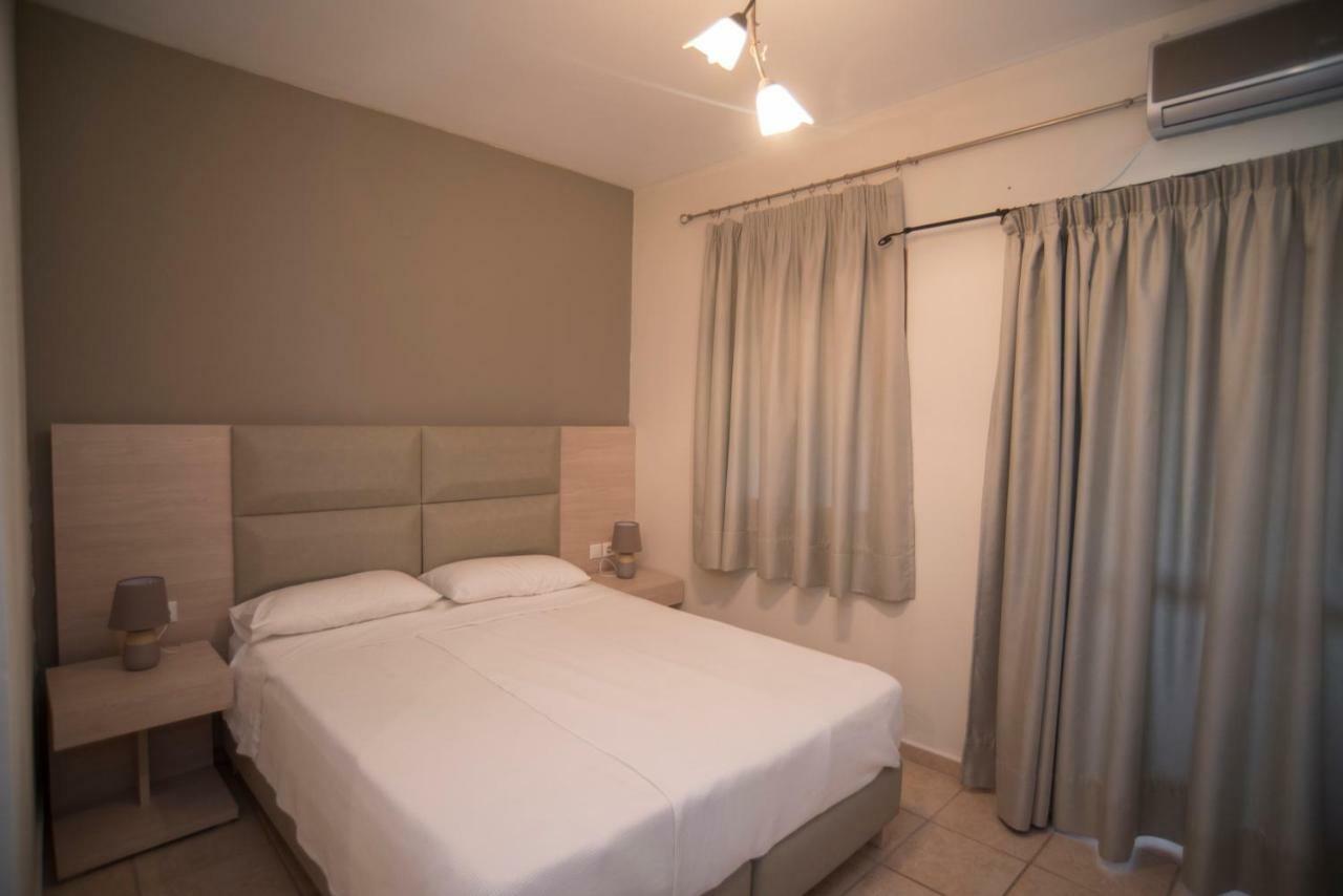 T'Aloni Otel Chortáta Dış mekan fotoğraf