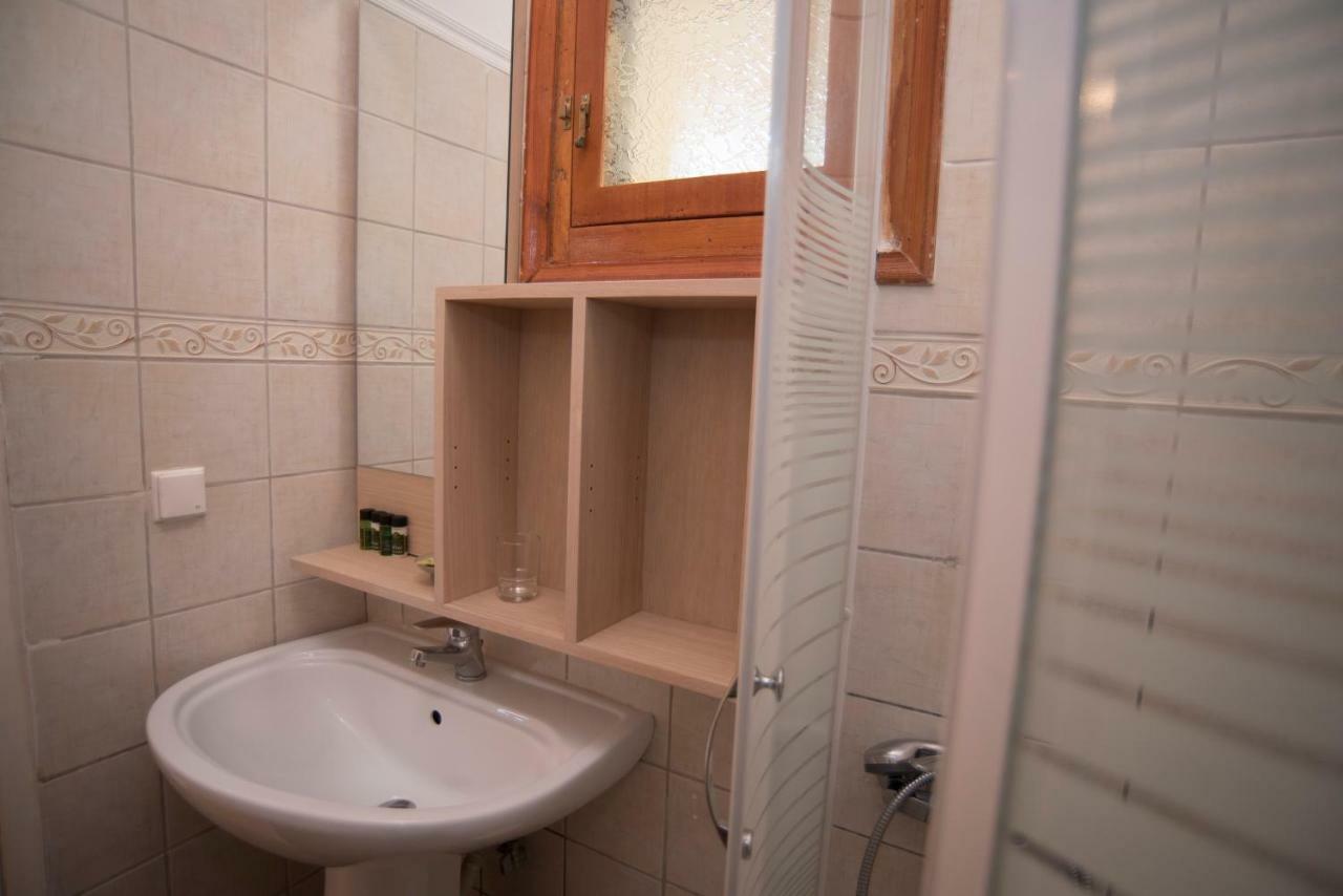T'Aloni Otel Chortáta Dış mekan fotoğraf