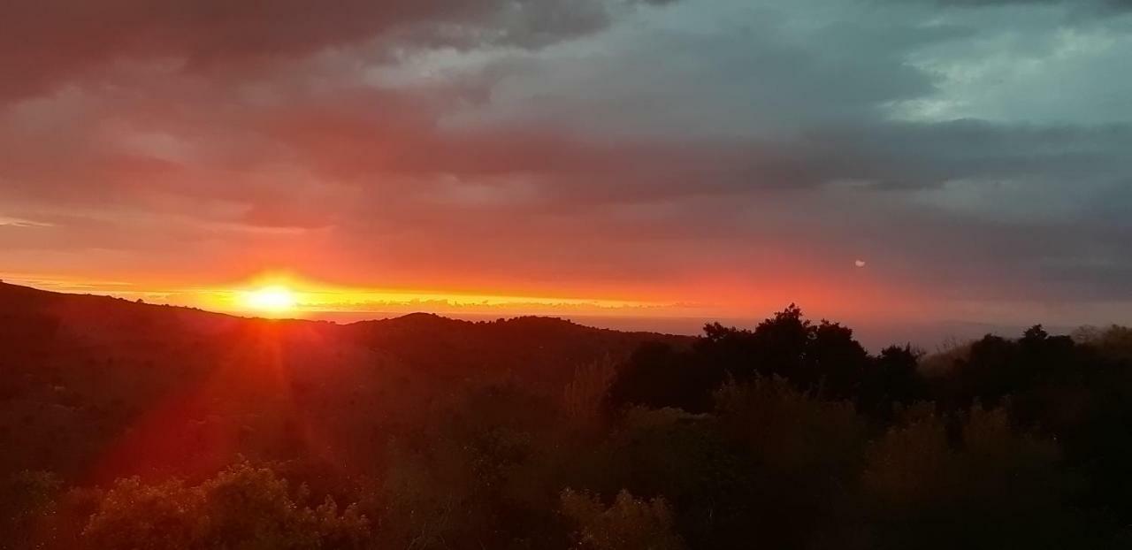 T'Aloni Otel Chortáta Dış mekan fotoğraf